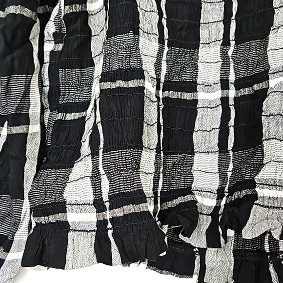 American Eagle Outfitters Women's Black Plaid Smocked Crop Top Size Medium - Picture 9 of 10